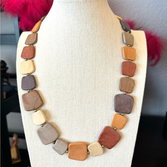 Vintage Jewelry - Vintage Neutral Square Bead Necklace